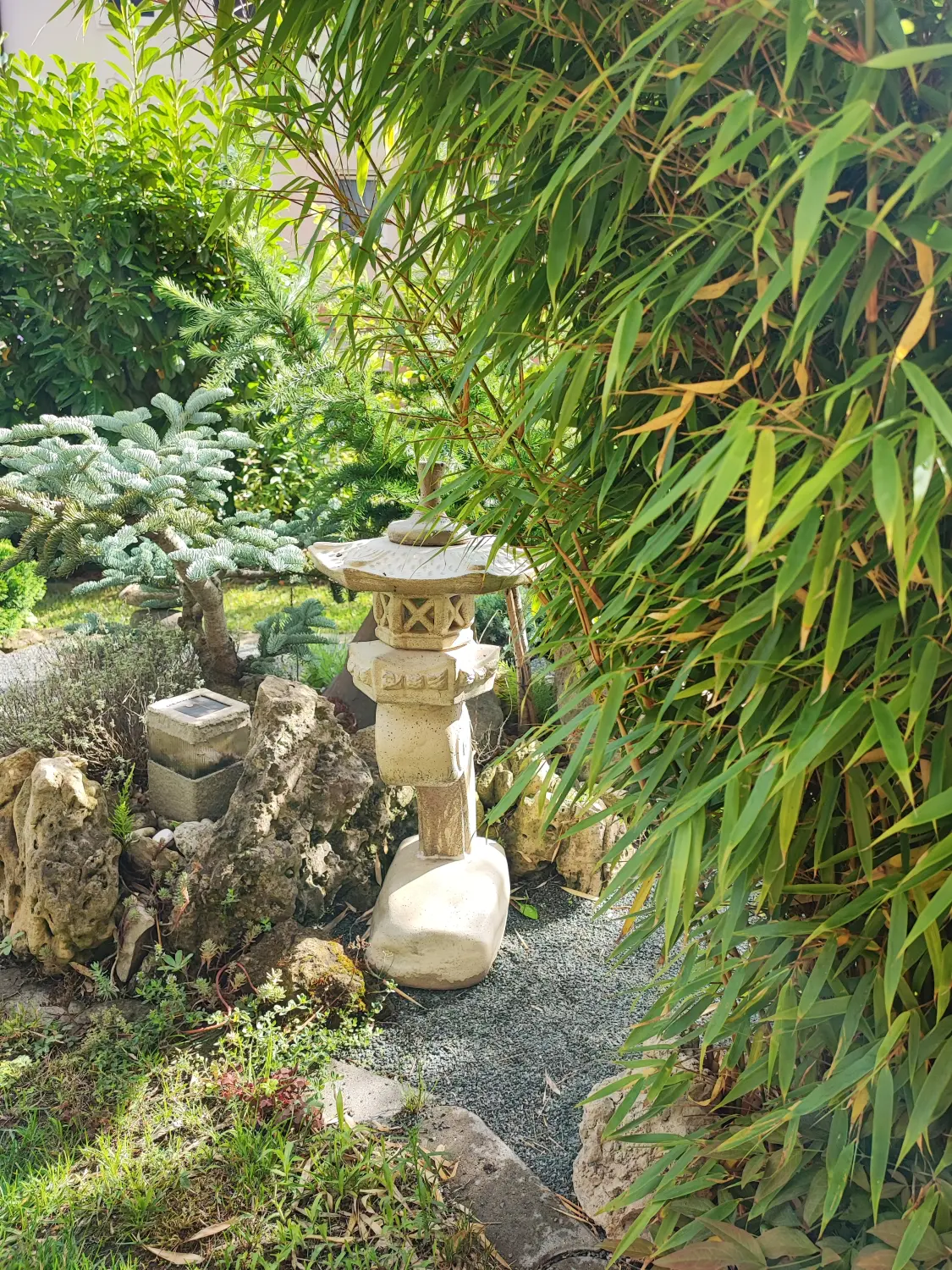 Die Gartenfee, Gartensteine