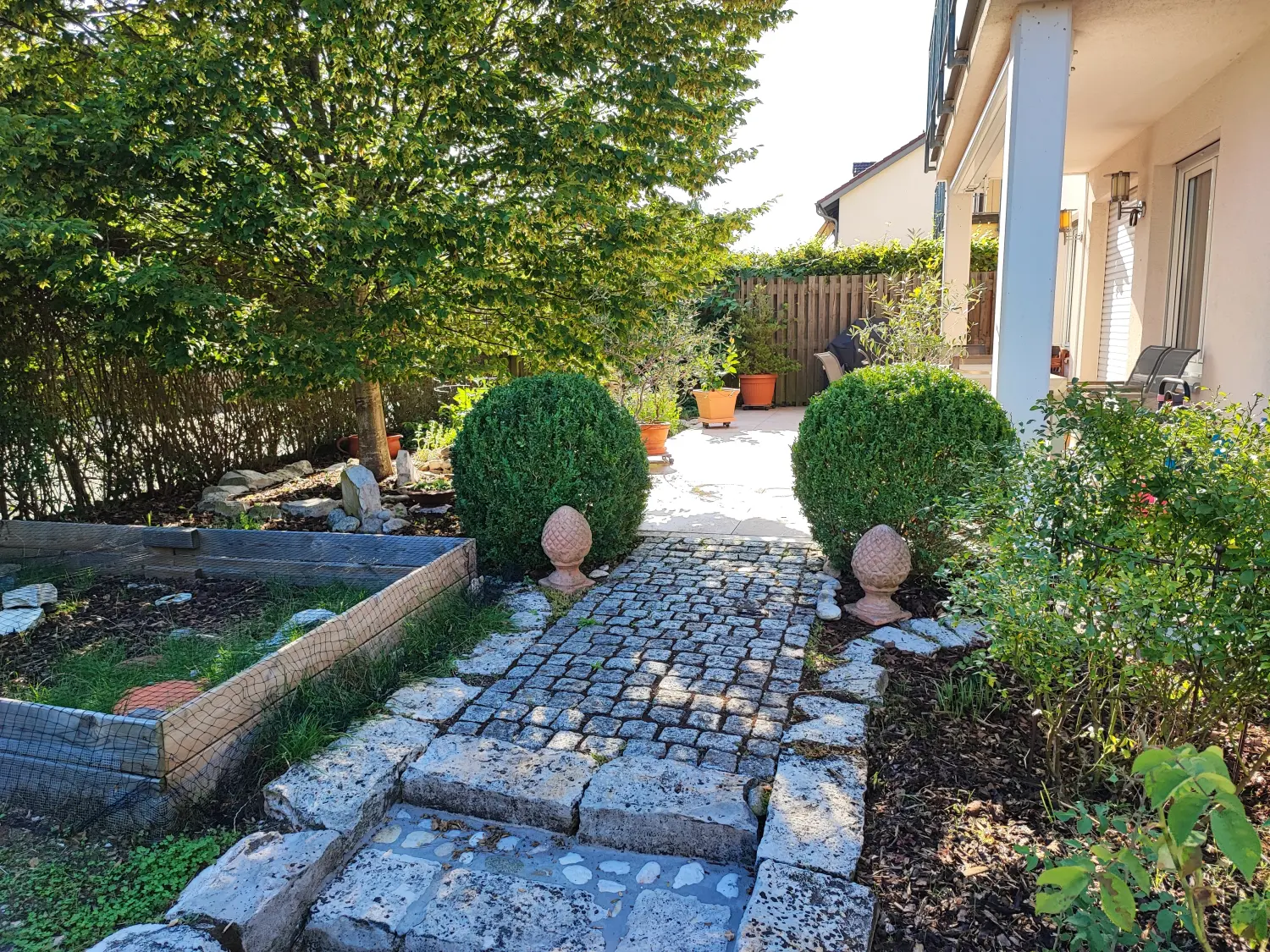 Die Gartenfee, Garteneingang