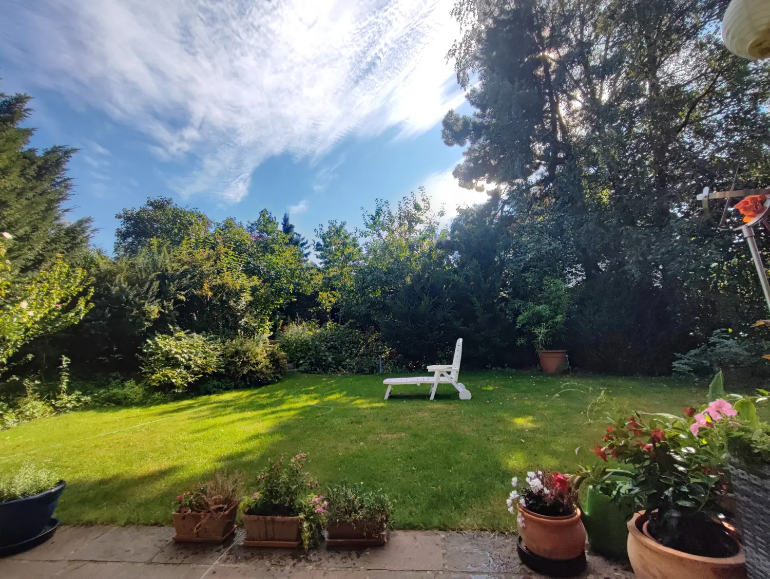 Die Gartenfee, Stuhl zum Ausruhen im Garten